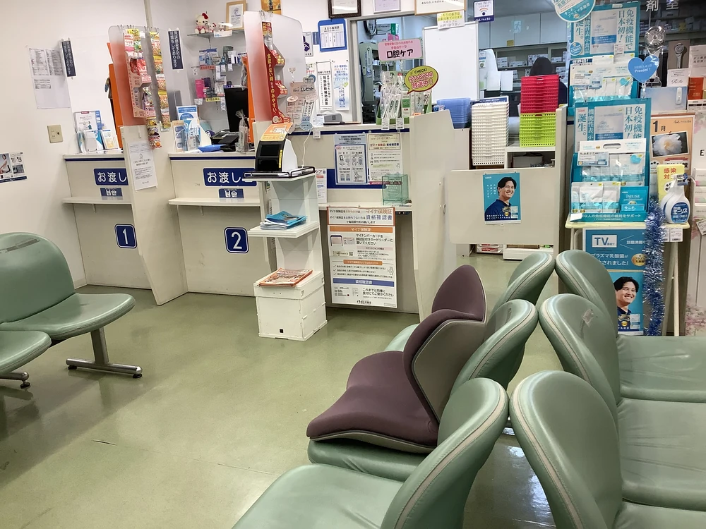 大塚2号店はプライバシーに配慮したお薬をお渡しする窓口とゆったりした空間でお待ちいただける薬局です。