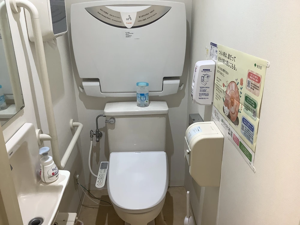 駒込店はおむつ替えシート、手すりなど、様々な患者様に安心してご利用頂ける設備を整えています。