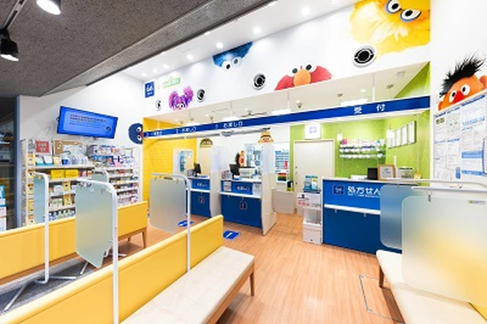 西新井栄町店はお子様のご利用が多く、明るい内装で、スペースに余裕のあるレイアウトになっています。