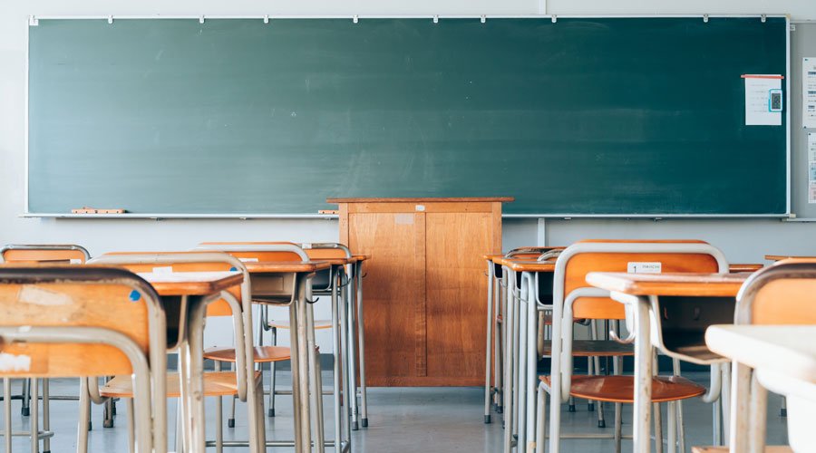 学校薬剤師になる方法は？