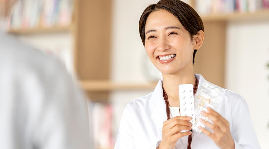 ドラッグストア勤務の薬剤師が経験を活かせる転職先3選【病院・調剤・企業など】